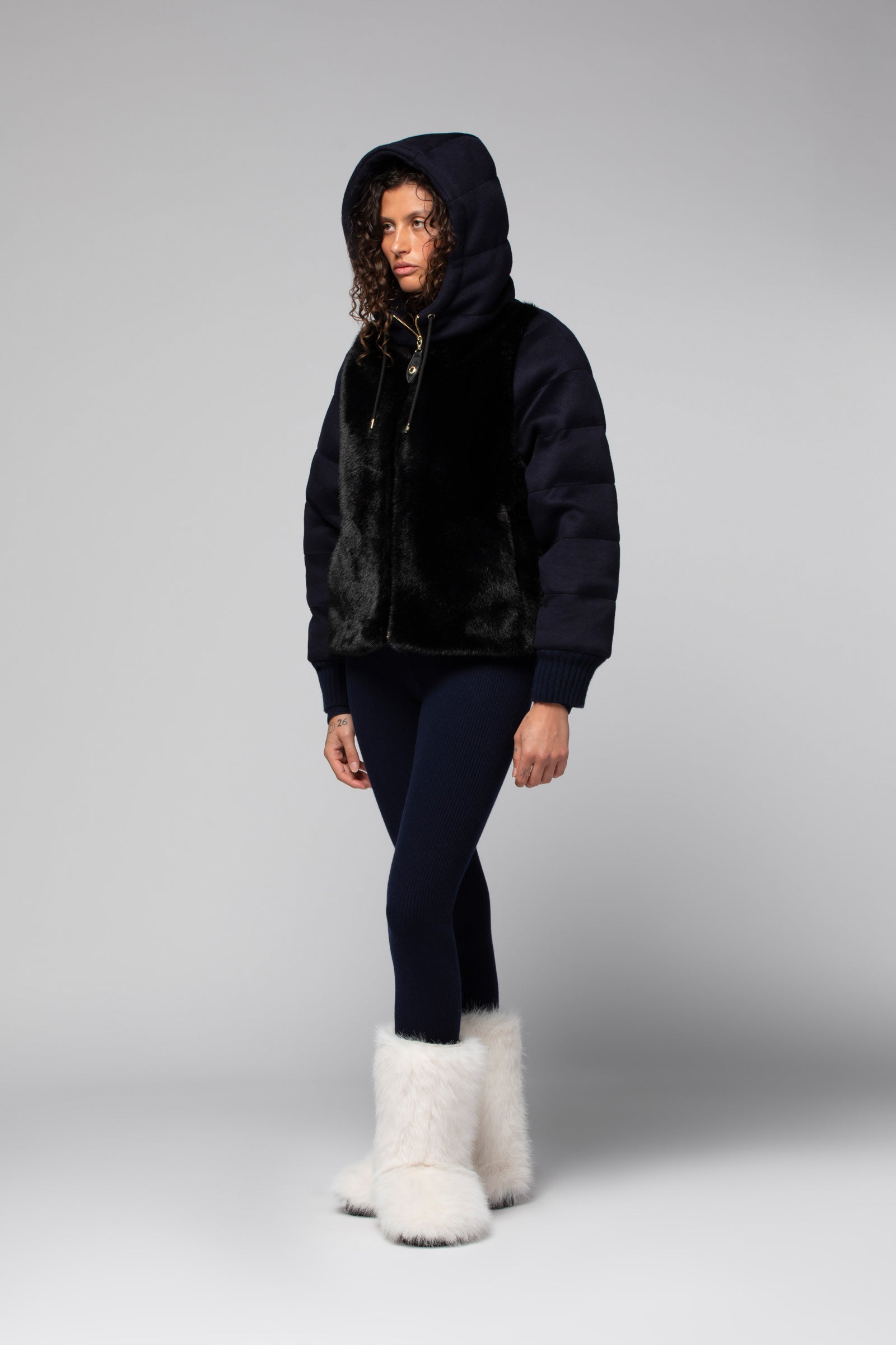 Veste en fausse fourrure Venus bleu nuit Mode Femme Luxe – Maxemoi