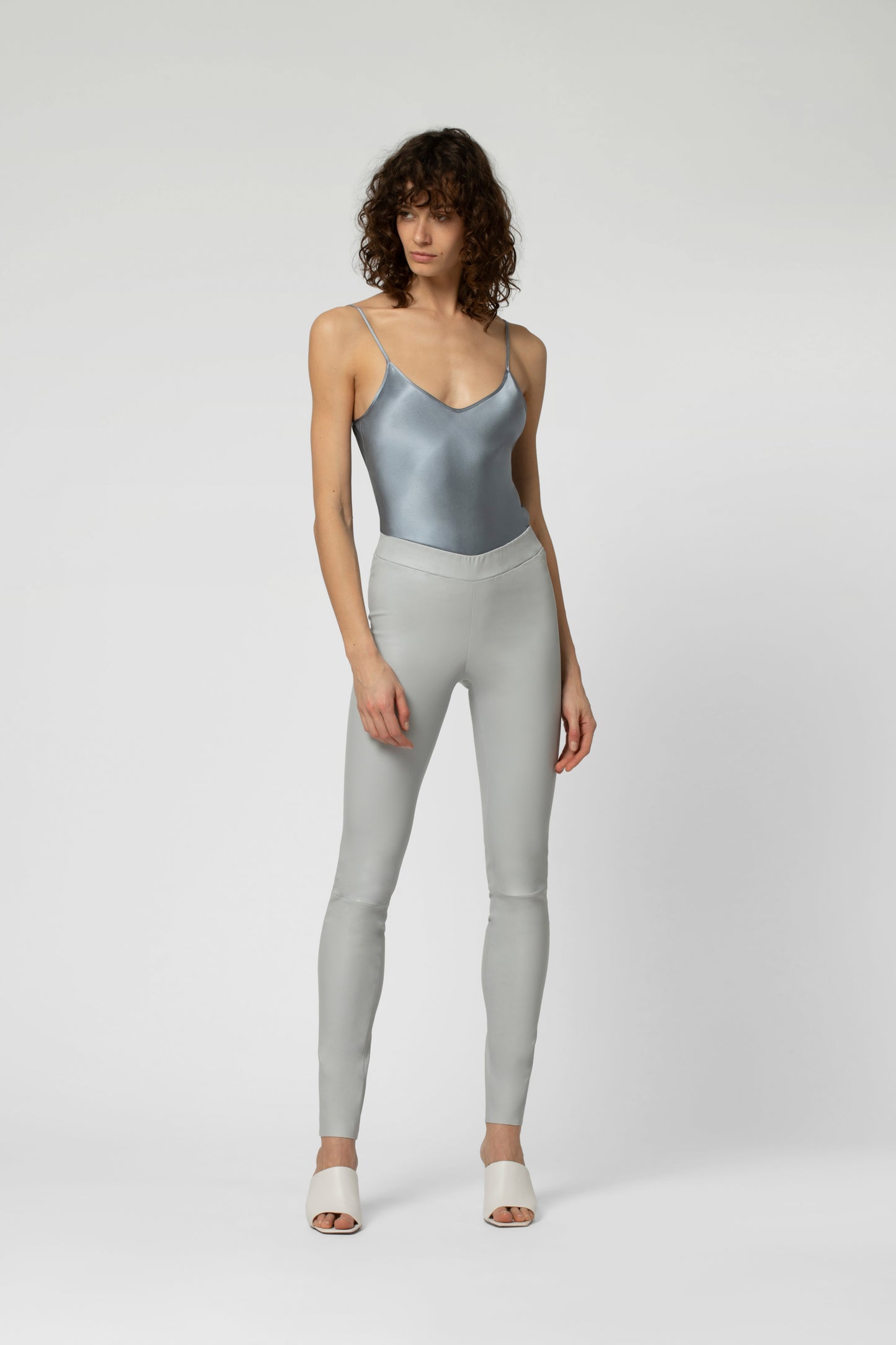 PERLEGGING en cuir