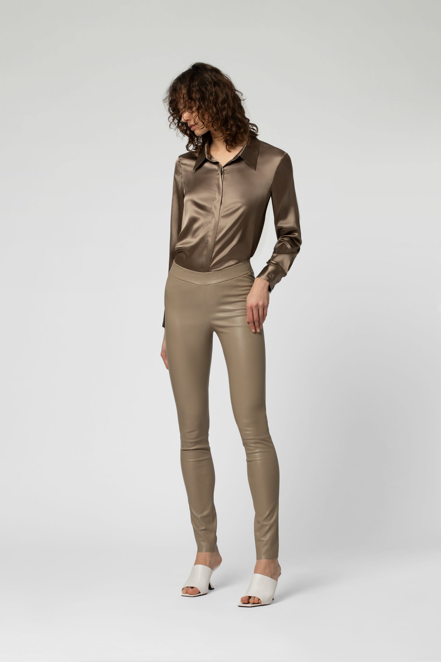 PERLEGGING en cuir