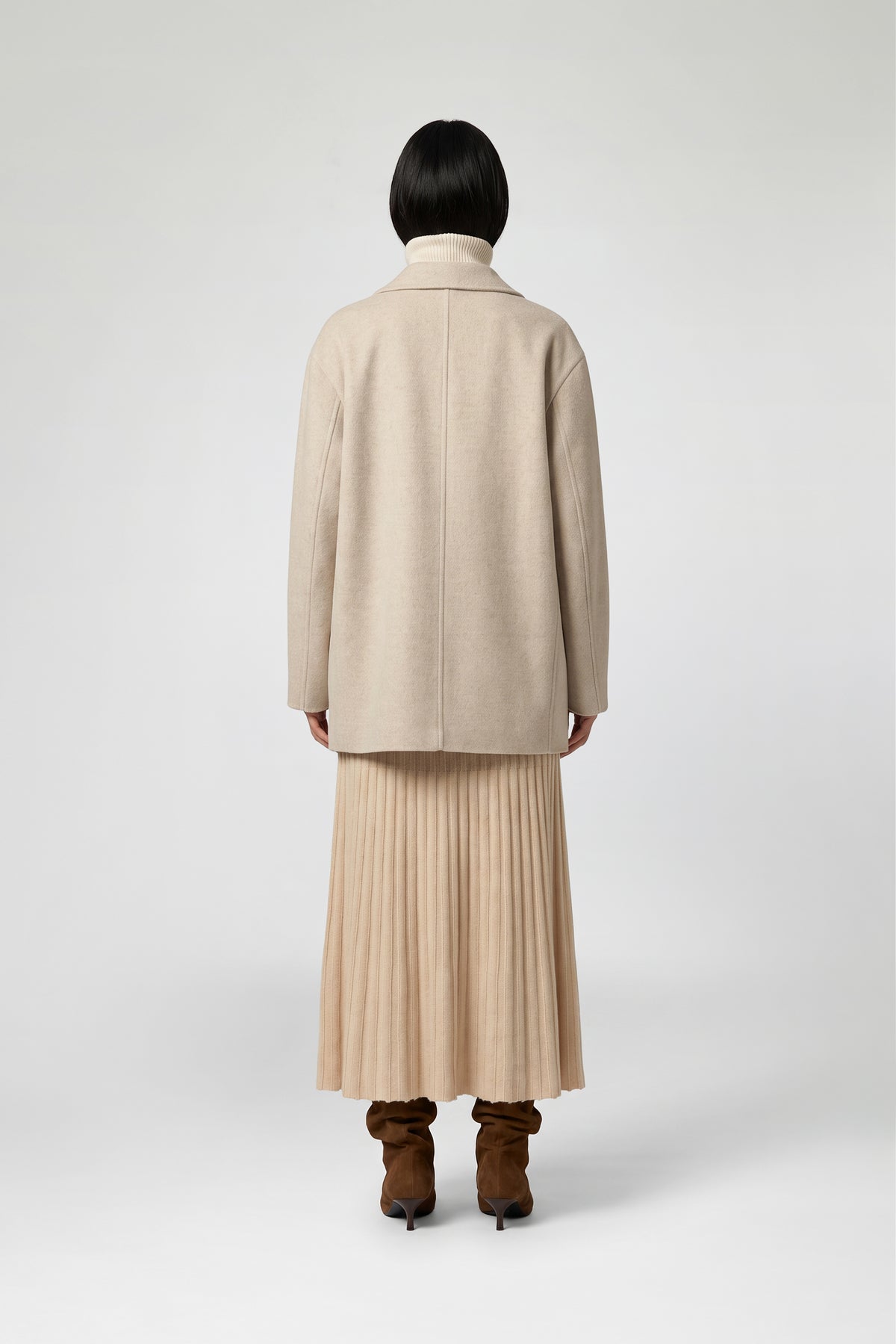 Manteau beige laine double face et chameau femme luxe avec col tailleur et coupe courte droite MAX&MOI