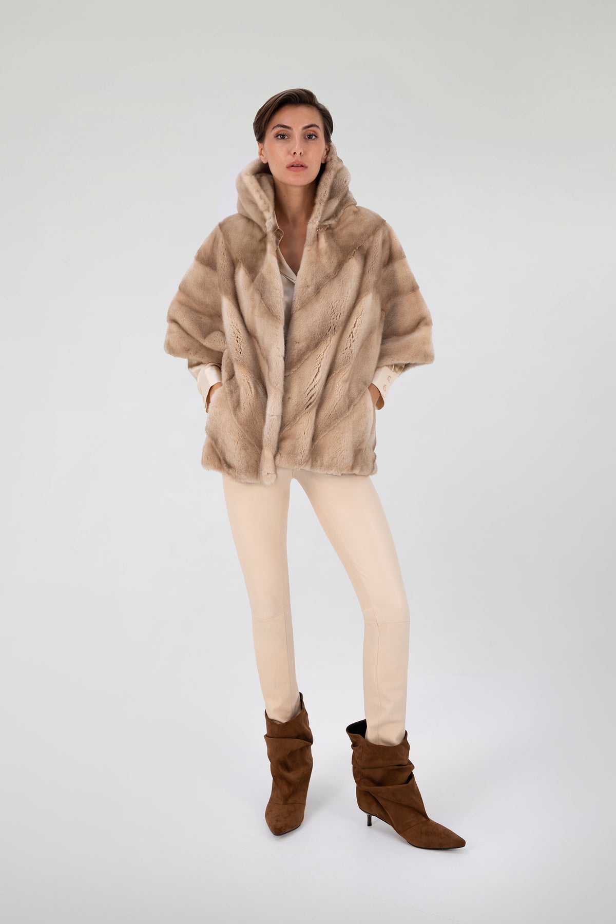 MOSCOVA cape