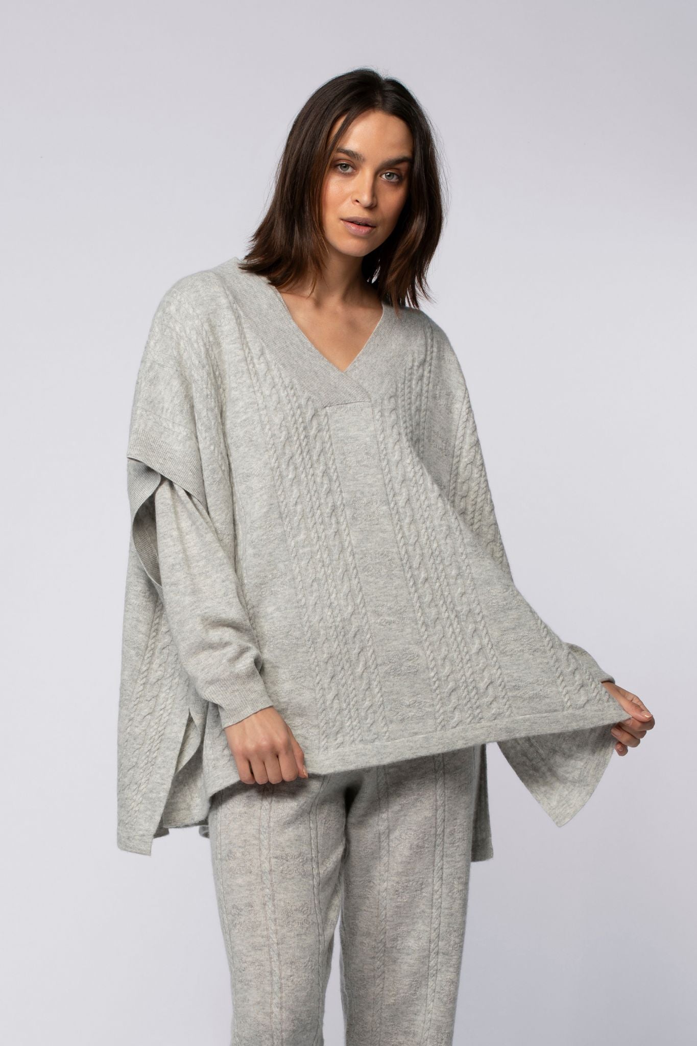 Poncho PYLA gris en cachemire haut de gamme MAX&MOI