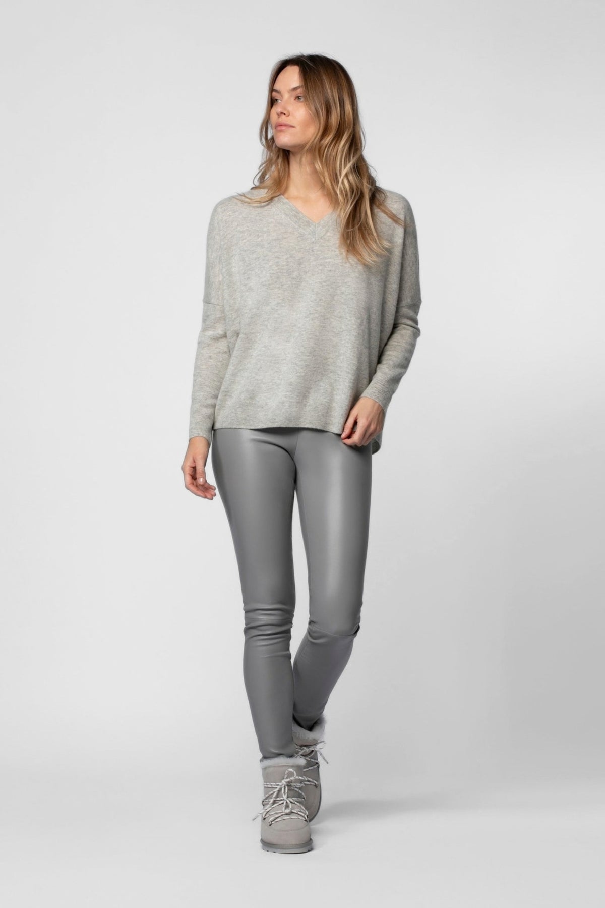 Legging cuir d'agneau luxe femme des collections MAX&MOI coloris gris