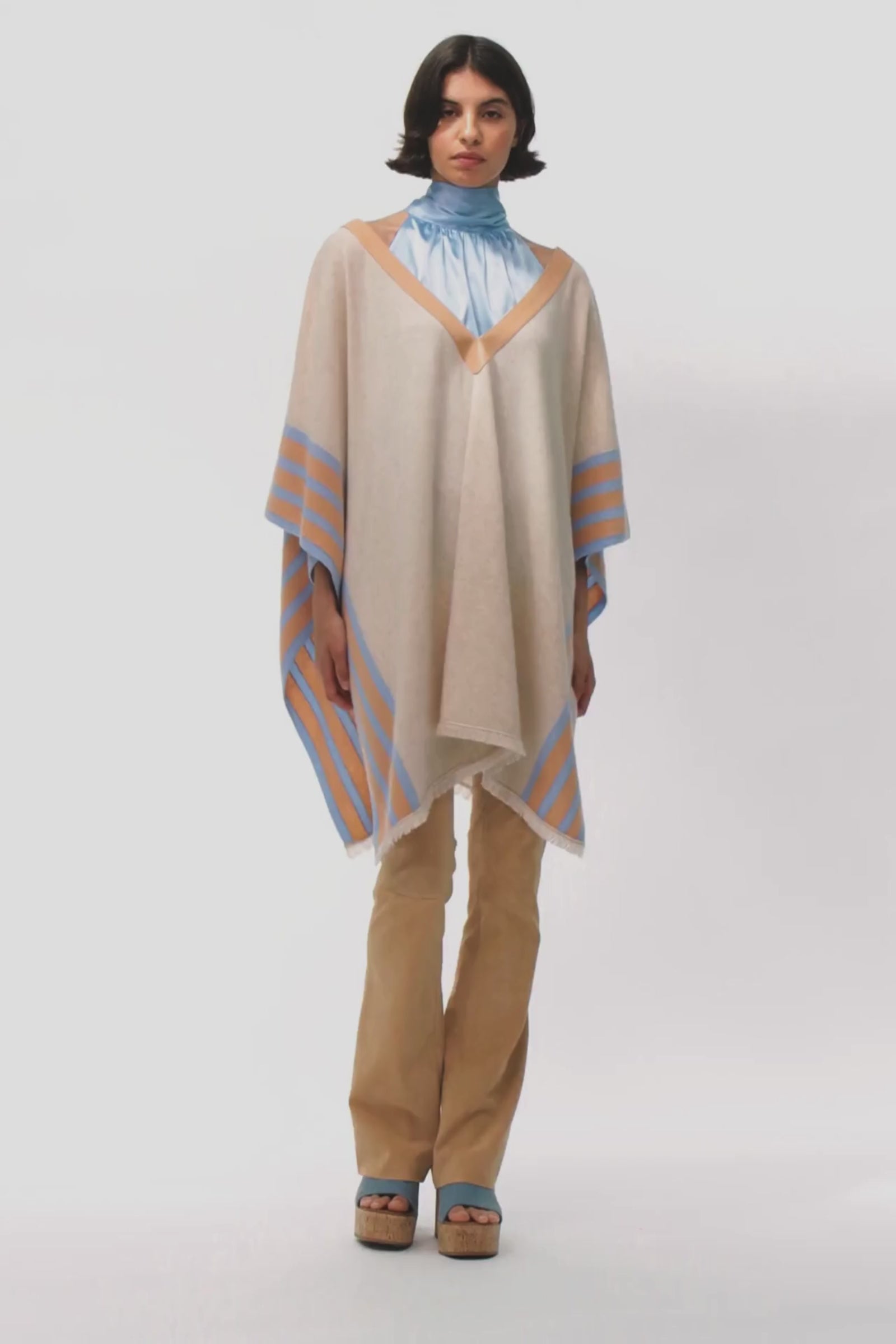 Poncho Pagata beige en laine et cachemire mode femme luxe