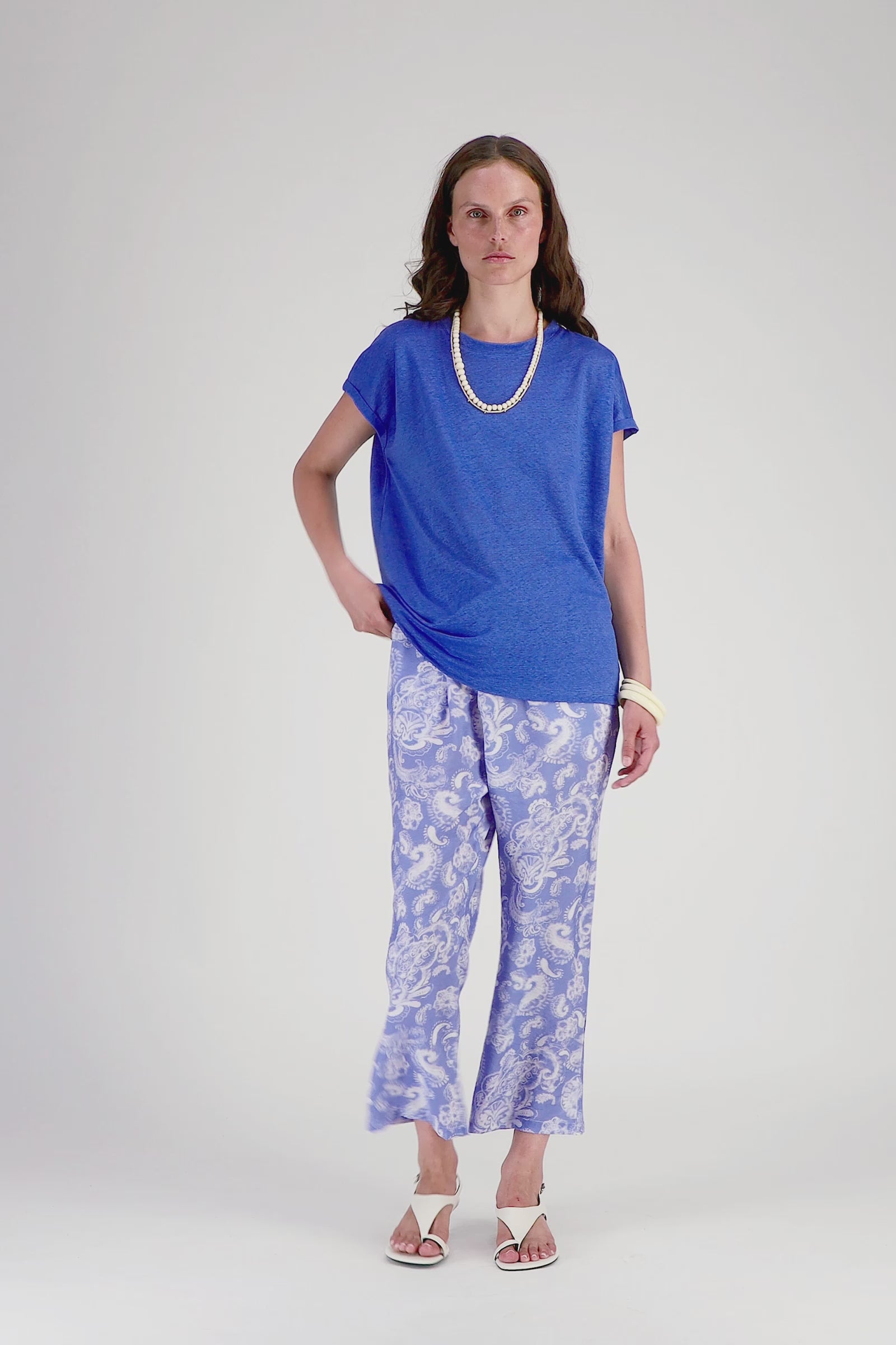 Pantalon viscose bleu à imprimé bandana MAX&MOI style élégant