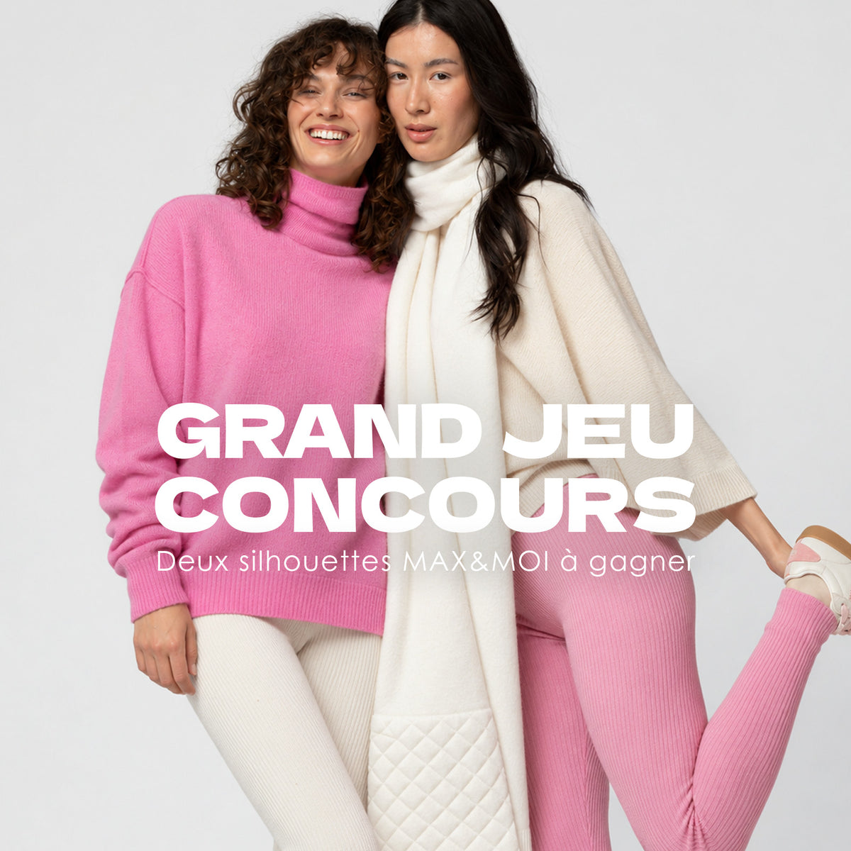 Deux silhouettes en rose et blanc MAX&MOI présentées pour le jeu-concours Octobre Rose 2026.