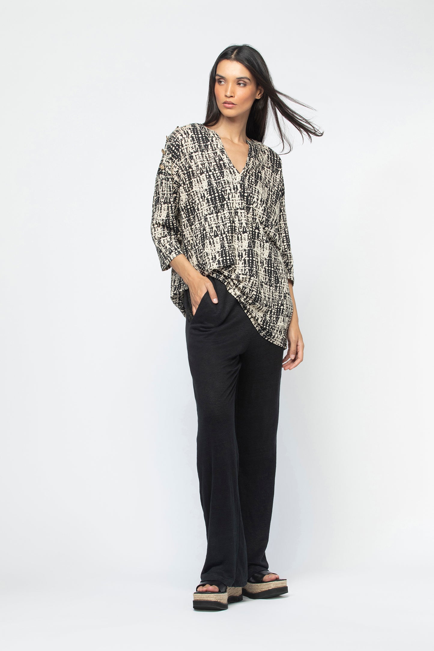 HAKEA Tie & Dye black linen top