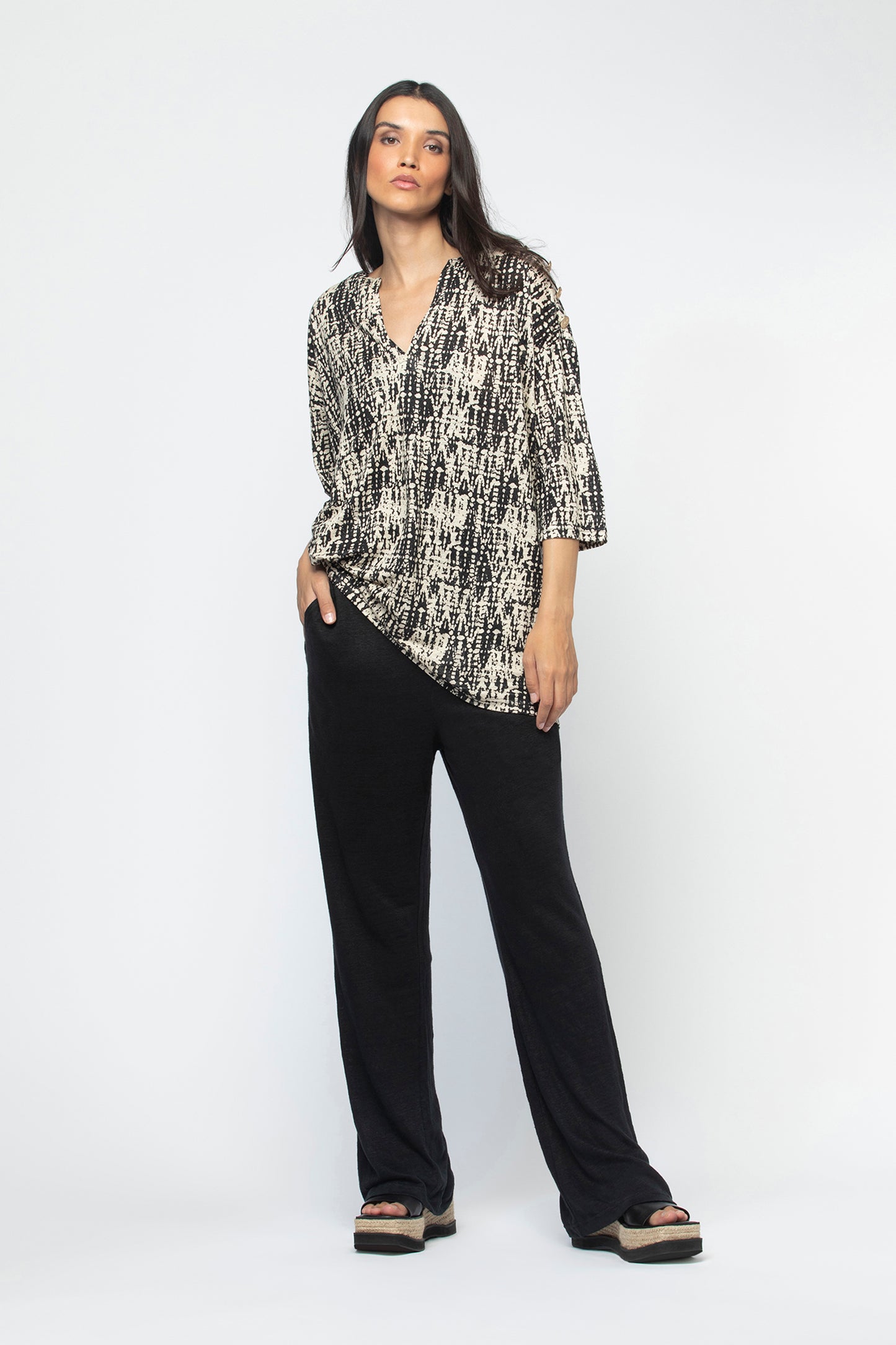 HAKEA Tie & Dye black linen top